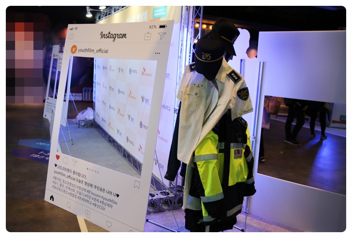 △지난해 개최된 블러썸 청소년 영상제에서 경찰청이 준비한 홍보물/사진=오승혁 기자(경찰청 자료 캡처 후 편집)