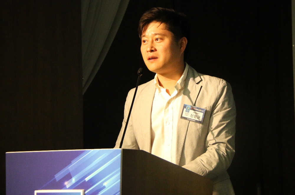 ▲신원근 카카오페이 부사장이 21일 오후 서울 은행회관에서 열린 ‘2019 한국금융미래포럼’에서 패널발표를 하고 있다.