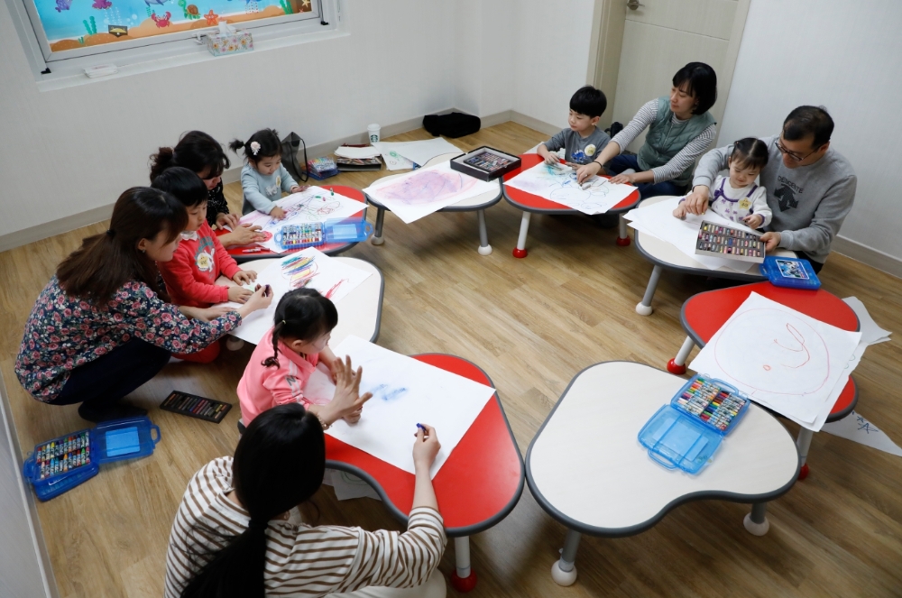 2018년 8월 부평9공수여단에 오픈한 mom편한 공동육아나눔터 13호점. /사진제공=롯데지주