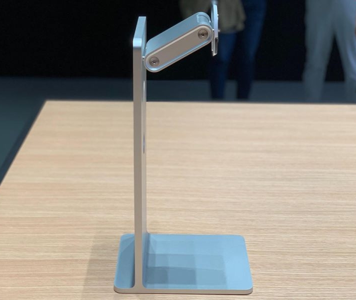 △999달러가 책정된 애플 맥프로 모니터 받침대의 모습/사진=오승혁 기자(자료 편집)