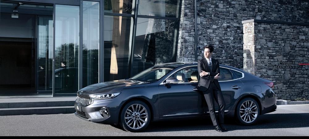 △배우 유지태가 K7 프리미어 차종을 홍보하고 있는 모습/사진=현대기아차