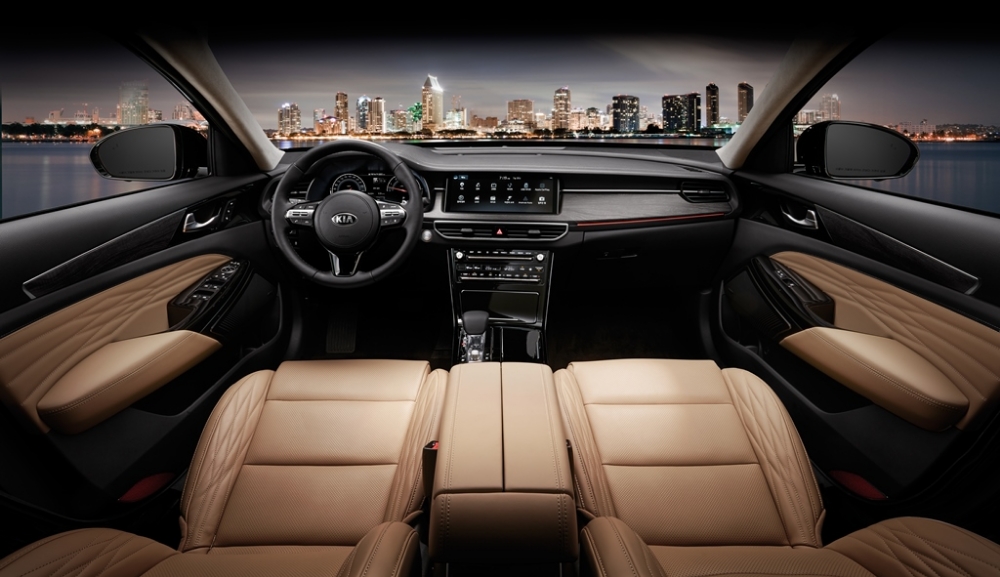 K7 프리미어 '트림 제한 없는 옵션' 통했다...사전계약 8일 8000대 자체기록 경신