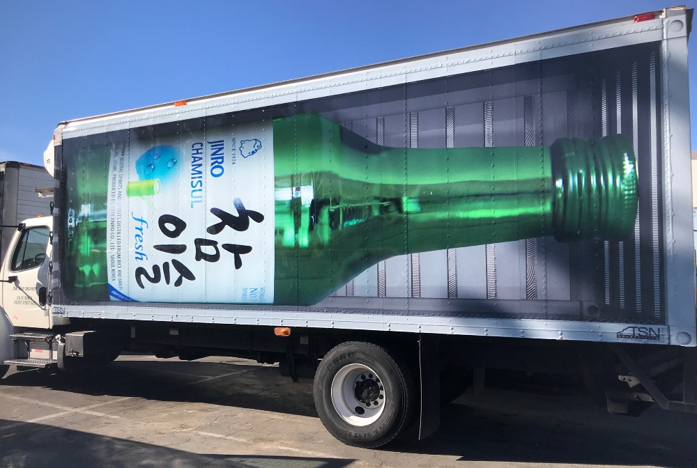 참이슬 랩핑 트럭 이미지. /사진제공=하이트진로