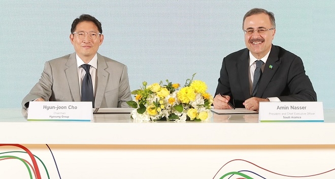 조현준 효성 회장(왼쪽)과 사우디 아람코 아민 H. 나세르 대표이사 사장. (사진=효성)