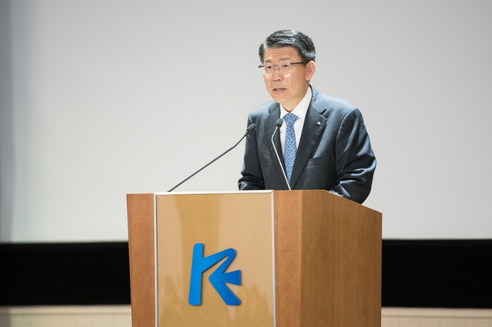 은성수 한국수출입은행장이 1일 여의도 본점에서 창립 43주년 기념식 기념사를 하고 있다. / 사진= 한국수출입은행