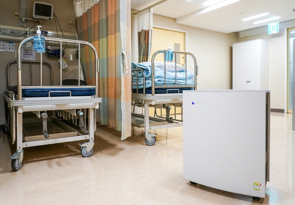△블루에어의 공기청정기가 서울 서대문구 연세대 의료원 병실에 설치된 모습/사진=오승혁 기자(자료 편집)