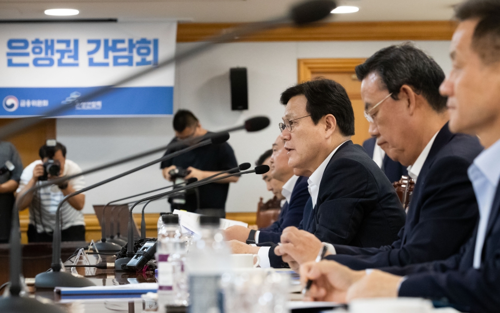 최종구 금융위원장은 17일 서울 중구 은행회관에서 '동산금융 활성화 1주년 은행권 간담회를 개최했다. 최종구 금융위원장이 모두발언을 하고 있다. / 사진= 금융위원회