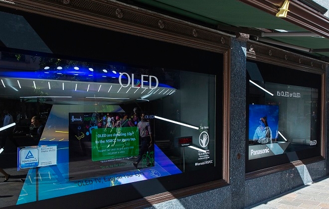 LG디스플레이가 영국 해롯백화점 1층 쇼윈도에 전시한 글로벌 업체들의 OLED TV 제품. (사진=LGD)