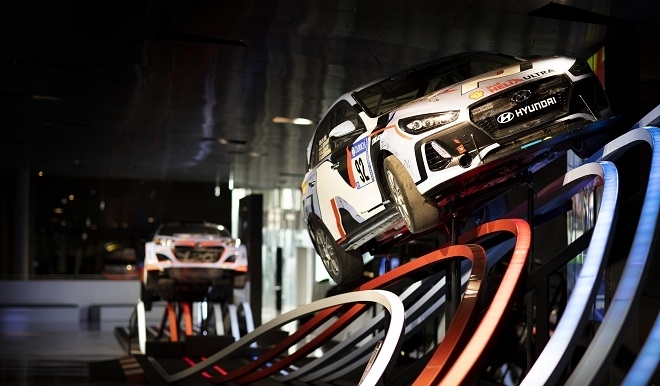 현대 모토스튜디오 고양에 전시된 i3N 프로토 차량. (사진=현대차)