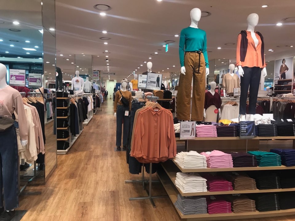 토요일 오후임에도 한산한 유니클로 매장 모습. 사진=구혜린 기자