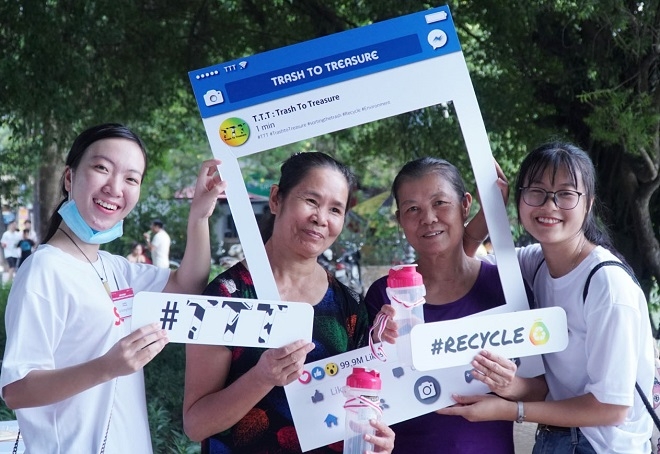 SK 써니가 베트남 하노이에서 분리수거 인식 개선 캠페인을 펼치고 있다. (사진=SK행복나눔재단)