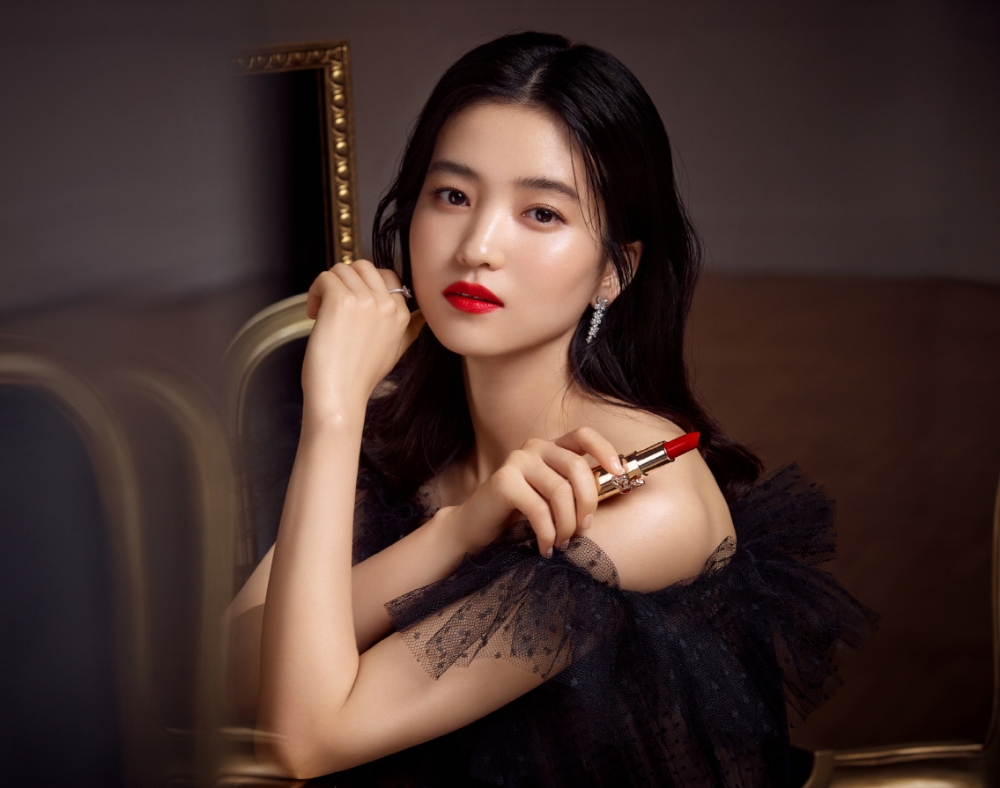 LG생활건강 오휘, 최고가 라인 김태리 립스틱 선봬