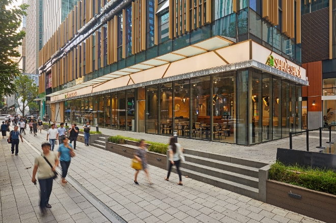 SPC그룹은 29일 서울 광화문 그랑서울 1층에 쉑쉑버거 10호점 문을 열었다. /사진=SPC그룹.