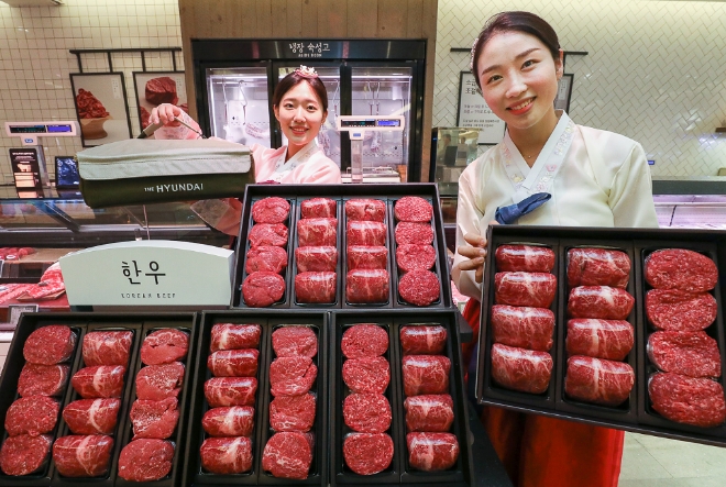현대백화점은 프리미엄 한우에 대한 수요가 늘어날 것으로 예상됨에 따라 30만원대 이상 브랜드 한우 선물세트 물량을 대폭 늘렸다. /사진=현대백화점그룹.
