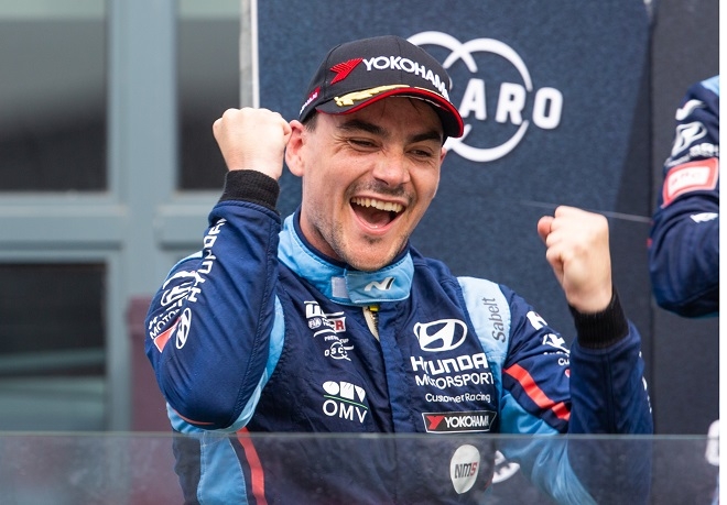 노버트 미첼리즈가 세레모니를 하고 있다. (사진=현대차)