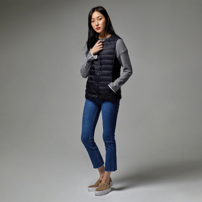 롯데 e커머스가 운영하는 롯데닷컴의 패션 자체 브랜드인 ‘로썸스튜디오’는 지난해 완판됐던 인기 아우터를 오늘(19일)부터 25일까지 20% 할인된 가격에 선보인다. /사진=롯데e커머스.