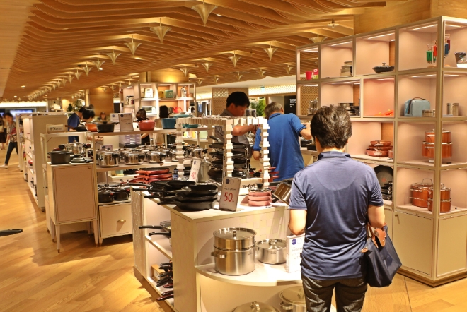 롯데백화점 본점은 리뉴얼을 진행하고 있다. /사진=롯데쇼핑.