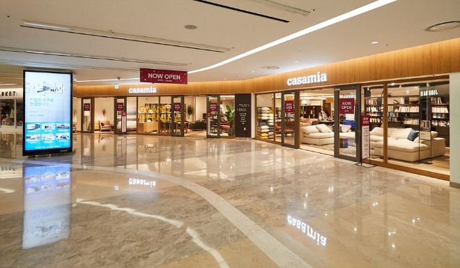 까사미아(casamia)가 리빙 브랜드의 집결지로 부상하고 있는 삼성동 스타필드 코엑스몰에 신규 매장을 26일 오픈했다. /사진=까사미아.