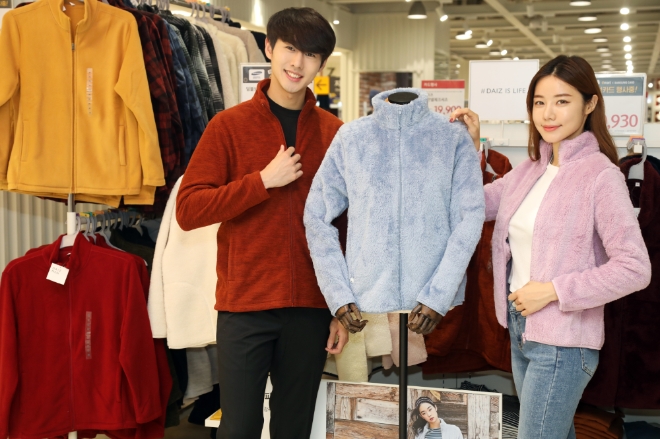 이마트 데이즈는 가을을 맞아 올해 가을, 겨울 필수 아이템으로 떠오른 ‘플리스 점퍼’를 선보인다. /사진=이마트.