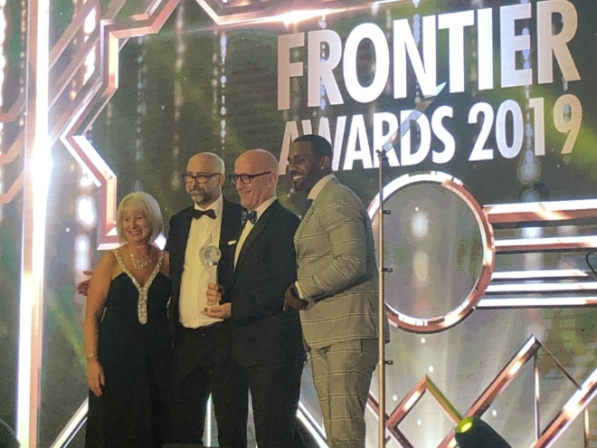 롯데면세점은 2일 프랑스 칸에서 열린 ‘프론티어 어워즈 2019 (Frontier Awards 2019)’에서 ‘올해의 테크놀로지 성공 스토리상(technology success story of the year)’을 수상했다. /사진=롯데면세점.