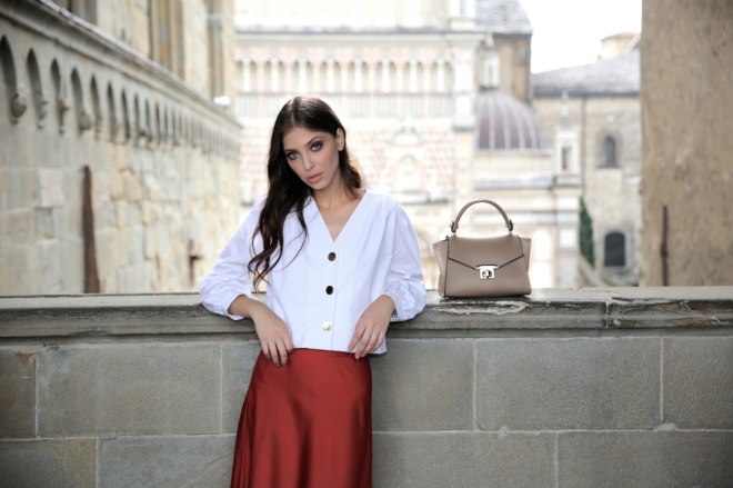 신세계TV쇼핑이 오는 23일부터 11월 말까지 ‘이탈리아 특별전’을 4부작 편성하고, 직접 소싱한 ‘가스피노’(GASPINO), ‘마르코 비앙키니’(MARCO BIANCHINI) 등의 이탈리아 유명 잡화 브랜드를 선보인다. /사진=신세계TV쇼핑.