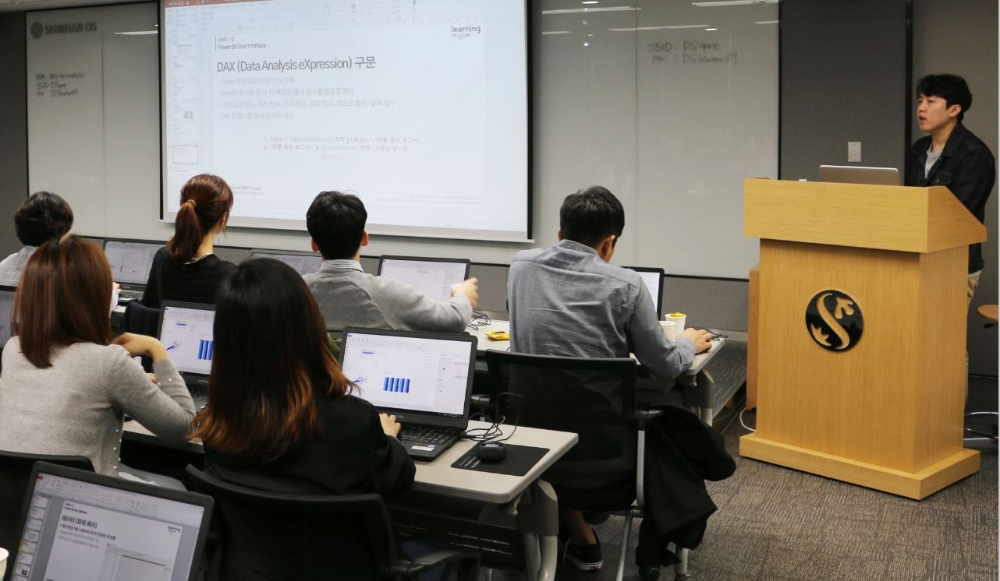 오렌지라이프 '임직원 데이터분석 교육' / 사진=오렌지라이프