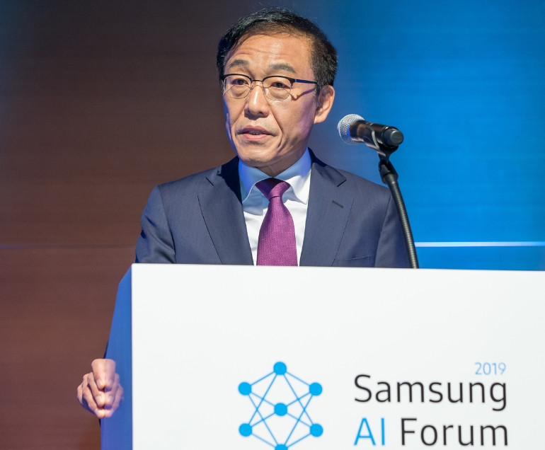 △김기남 삼성전자 부회장이 삼성 AI 포럼 2019에서 개회사를 하는 모습/사진=삼성전자