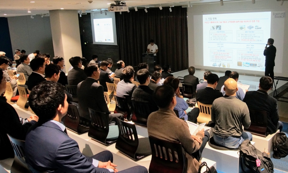 신용보증기금이 5일 서울 강남구 코엑스 스타트업 브랜치에서 개최한 ‘2019년 신보 투자기업 IR’ 행사에서 참가기업이 IR피칭을 하고 있다./사진=신용보증기금