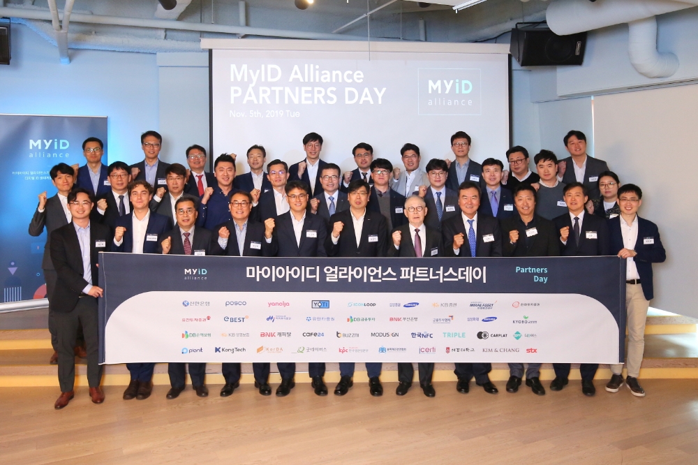 2019년 11월 5일 서울 중구 아이콘루프 라운지에서 개최된 '마이아이디 얼라이언스 파트너스데이(MyID Alliance Partners Day)’에서 참석자 단체 모습. / 사진= 아이콘루프