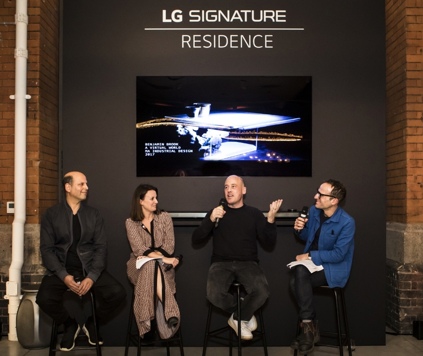 △(왼쪽부터) 센트럴 세인트 마틴의 졸업생인 디자이너 아사 아슈아크(Assa Ashuach), 캐롤린 앤더슨(Carolyn Anderson) LG전자 영국법인 마케팅 디렉터, 매튜 클라크(Matt Clark) 시각 예술가, 피어스 테일러 (Piers Taylor) 건축가가 LG시그니처 캠페인 슬로건 '기술에 영감을 주는 예술, 예술을 완성하는 기술' 패널 토크를 진행하고 있다/사진=LG전자