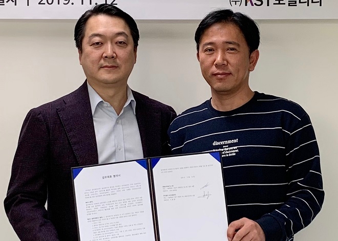 정형권 알리페이코리아 대표(왼쪽)과 이행열 KST모빌리티 대표. (사진=KST모빌리티)