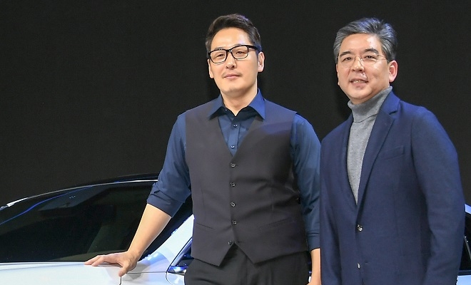 (왼쪽부터)웹툰작가 김풍, 장재훈 현대차 국내사업본부장.