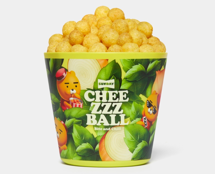 △바질어니언 스낵 버킷에 담긴 선데이치즈볼 바질어니언/사진=카카오IX