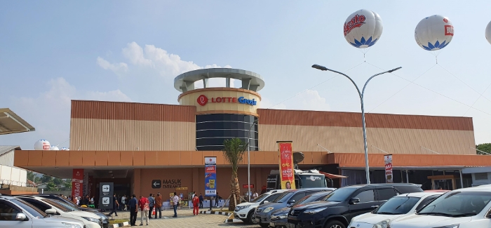 롯데마트는 27일 인도네시아 자바섬의 주도인 반둥지역 (Bandung Regency)에 인도네시아 48호점이자 글로벌 186호점인 ‘찌마히점’을 오픈했다. /사진=롯데쇼핑.