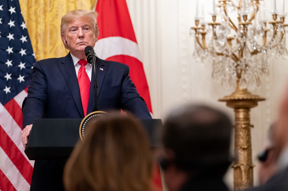 삼성전자, 트럼프 남미 관세 공격에 주가 5만원 밑으로…SK하이닉스도 2% 약세