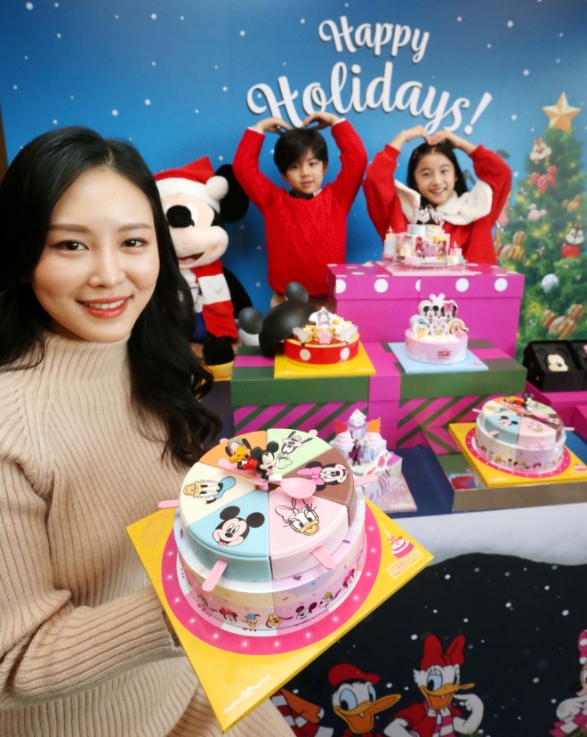 배스킨라빈스는 크리스마스 시즌을 맞아 디즈니와 손잡고 ‘해피 홀리데이’ 캠페인을 진행한다. /사진=SPC그룹.