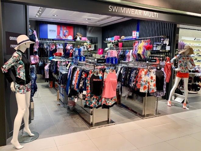 신세계백화점에 따르면 지난달 레져장르 매출 실적을 살펴보면 아레나 등 수영복과 래쉬가드 브랜드가 중심인 시즌 레져 매출이 전년대비 15.4% 올랐으며 여행용 가방 매출은 무려 37.2%까지 매출이 급 신장한 것으로 나타났다. /사진=신세계그룹.