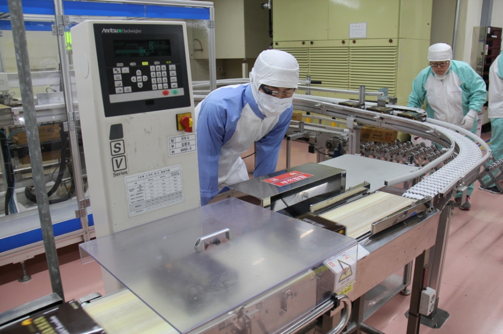 롯데, 'IoT 기반 스마트 글라스' 해외 70개 공장에 도입