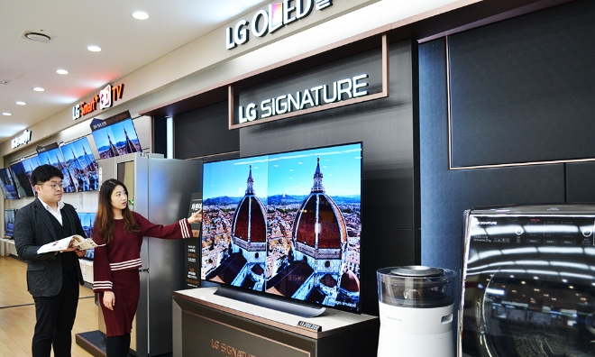 전자랜드는 오는 31일까지 다품목 구매고객에게 베트남 골프여행권을 사은품으로 증정한다. /사진=전자랜드.