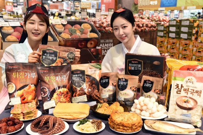 홈플러스는 고객들이 보다 손쉽고 저렴하게 차례상을 준비할 수 있도록 오는 26일까지 전국 점포와 온라인몰에서 ‘실속 제수용품 모음전’을 연다. /사진=홈플러스.