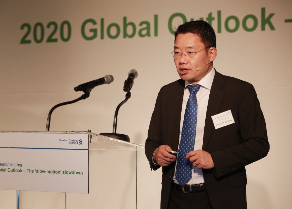 박종훈 SC제일은행 수석 이코노미스트(전무)가 지난 17일 광화문 포시즌스호텔에서 열린 '2020 글로벌 리서치 브리핑' 행사에서 발표를 하고 있다./사진=SC제일은행