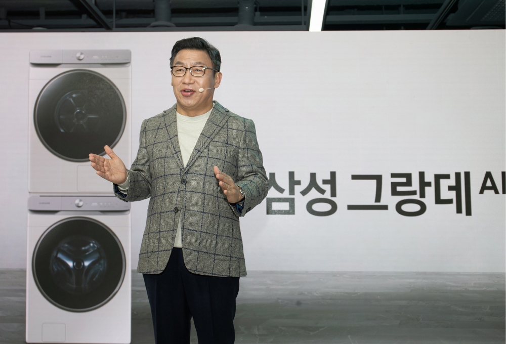 이재승 삼성전자 생활가전사업부장(부사장)이 29일 삼성 디지털프라자 강남본점에서 진행된 '삼성 그랑데 AI' 미디어데이에서 신제품을 소개하고 있다/사진=삼성전자