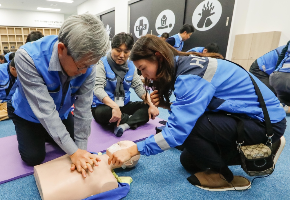 대림산업 안전체험학교 CPR 실습실에서 심폐소생술 교육이 진행되고 있다. / 사진=대림