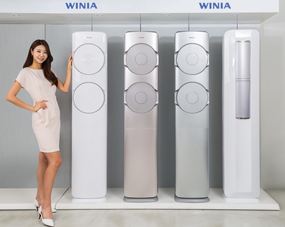 위니아딤채 모델이 2020년형 위니아 에어컨을 홍보하고 있다/사진=위니아딤채