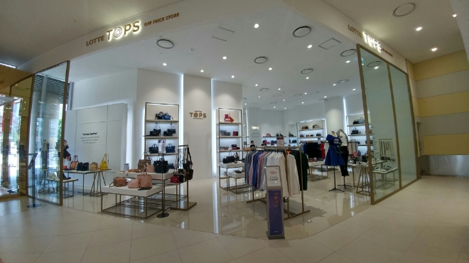 롯데백화점의 오프 프라이스 스토어(Off Price Store, OPS)인 ‘롯데탑스(TOPS)’가 오는 6일까지 일년에 단 두 번만 최대 50% 가량 할인 판매하는 ‘롯데탑스 데이’를 진행한다. /사진=롯데그룹.