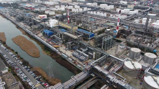 SK에너지가 울산기지에 준공한 감압잔사유 탈황설비. 제공=SK에너지