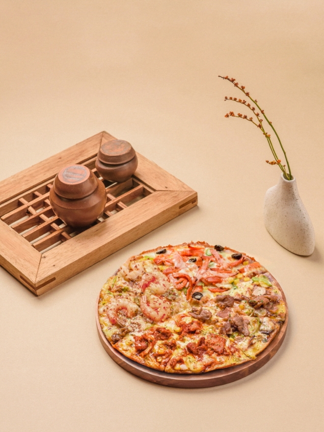 피자알볼로가 지난 1월 출시한 신메뉴 ‘팔도피자’가 출시 한 달 만에 전체 매출 3위를 기록했다. /사진=피자알볼로.