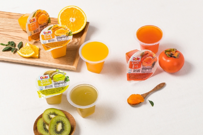 돌코리아가 과일 젤리에 퓨레를 더해 탱글하면서도 부드러운 식감의 색다른 컵젤리, ‘돌 퓨레젤 6종’을 출시한다. /사진=돌코리아.