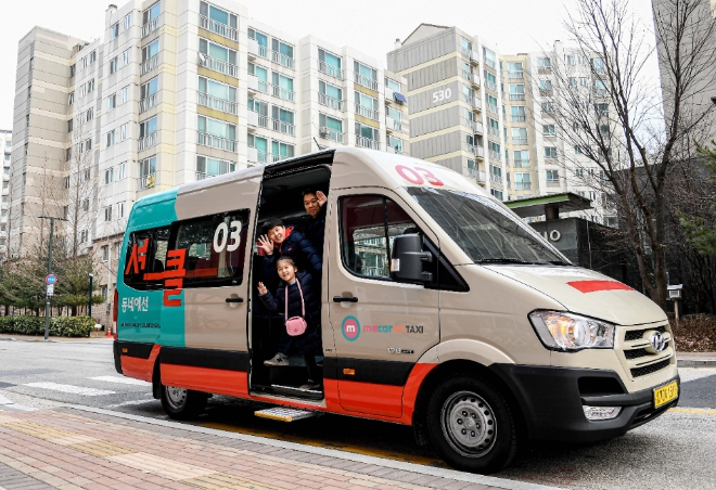 현대자동차는 KST모빌리티와 함께 14일부터 서울 은평뉴타운(은평구 진관동)에서 커뮤니티형 모빌리티 서비스 ‘셔클(Shucle)’의 시범 운영을 시작한다고 밝혔다. 제공=현대자동차