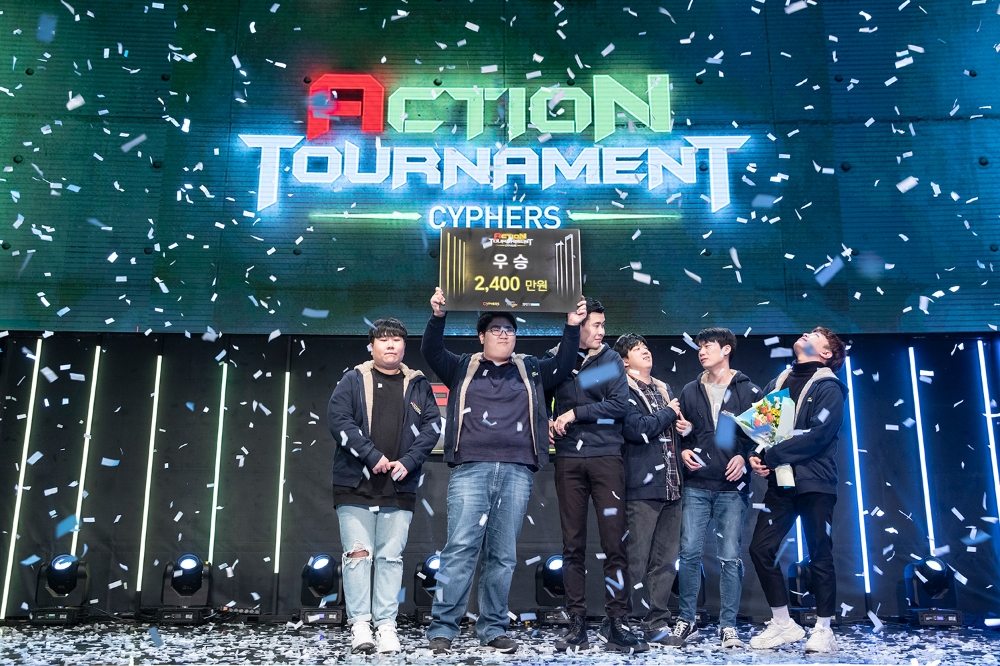 사이퍼즈 액션토너먼트 2019 겨울시즌 우승팀 카르마가 승리를 기념하고 있다/사진=넥슨